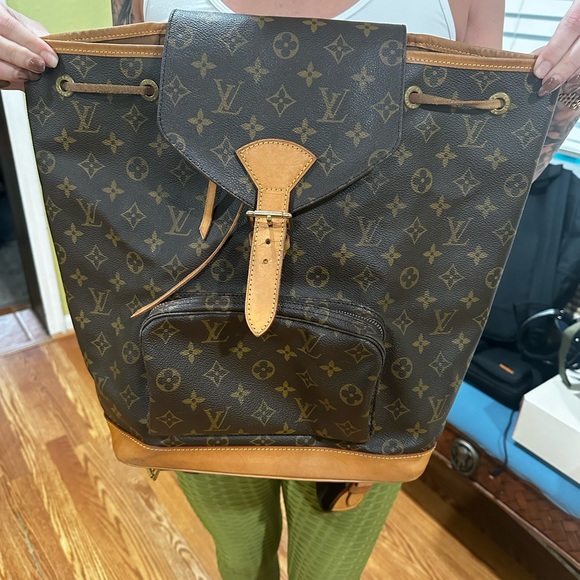 Real vintage Louis Vuitton Large size backpack
Used - Picture 5 of 9